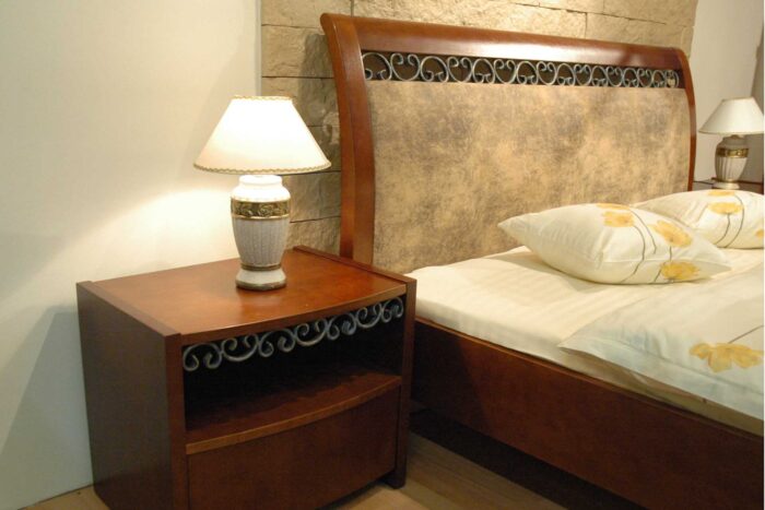 łóżko-sypialnia-allando-tapicerowane-metalowe