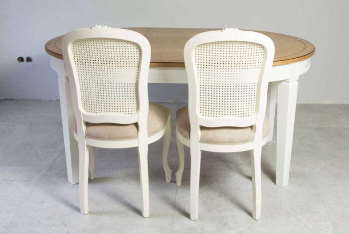 drewniany okragly stół rozkładany do jadalni prowansalskiej na wymiar