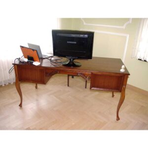 klasyczne biurko gabinetowe