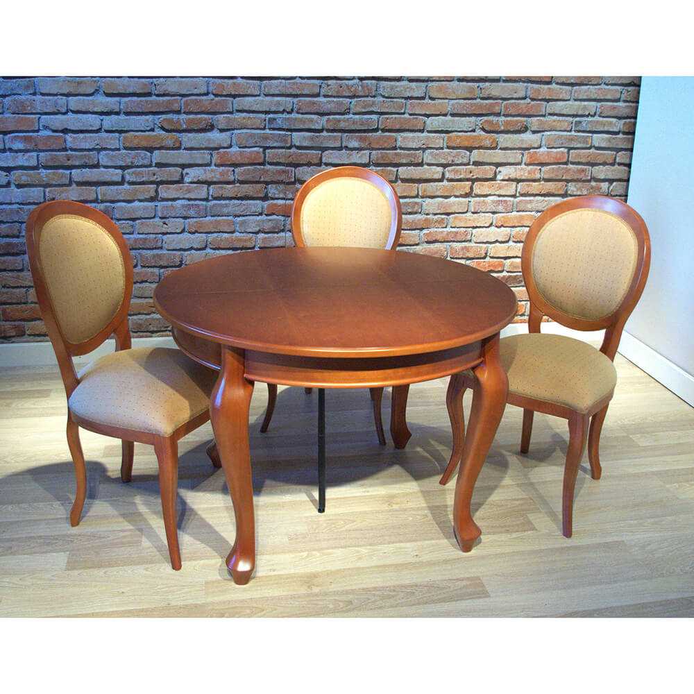 okrągły stół rozkładany na czterech nogach w stylu klasycznym