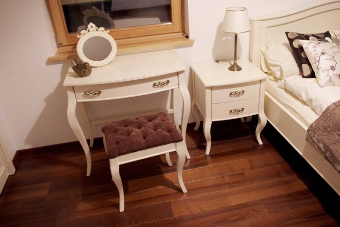 konsolka-pufa_pikowana-szafka-nocna z dwoma-szufladami