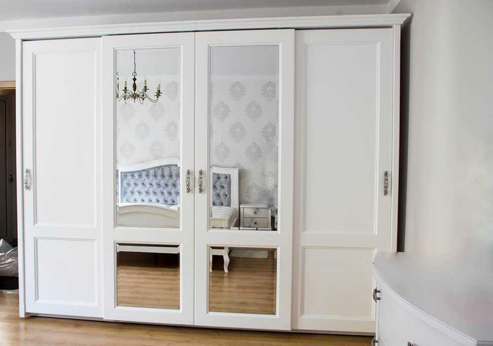 Katowice elegancka biała szafa w stylu klasycznym z lustrami w drzwiach