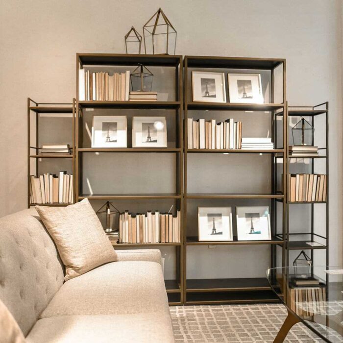 metalowy regał na książki vintage