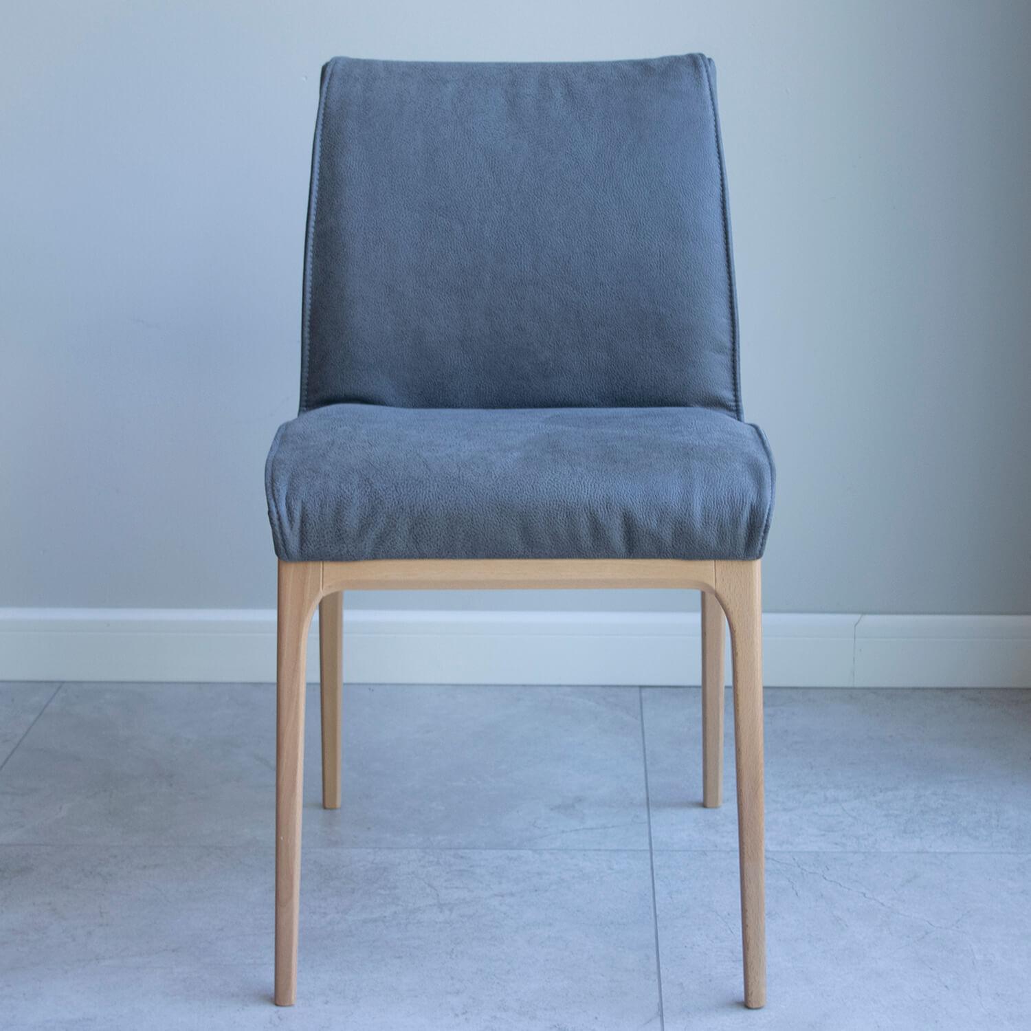 Nowczesne krzesło tapicerowane, szare, na drewnianych nogach, krzesło do salonu-jadalni