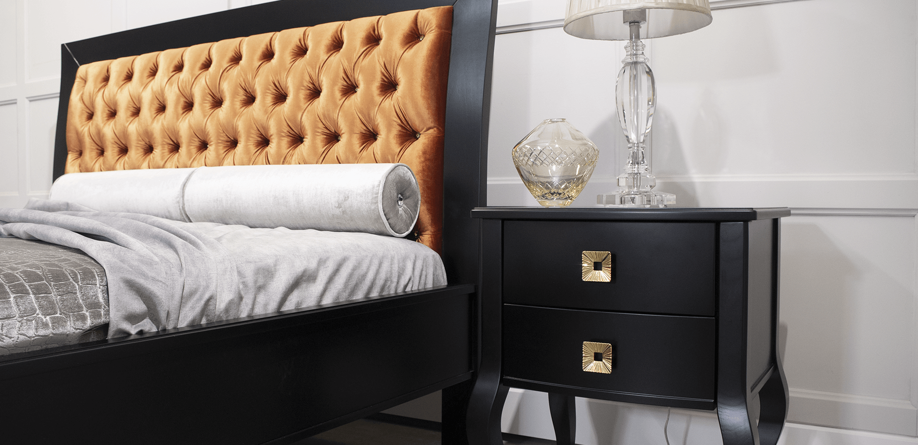 Łóżko i szafka nocna w stylu glamour. Meble luksusowe na wymiar.