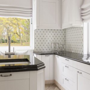 Kuchnia w stylu angielskim z dużą wyspą