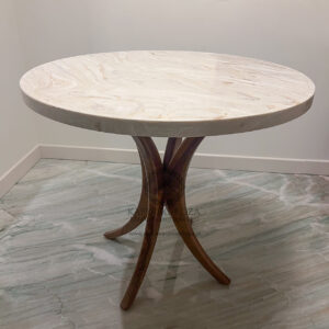 Nowoczesny stół w włoskim designie- orzech amerykański z blatem z kwarcytu, spieku, marmuru